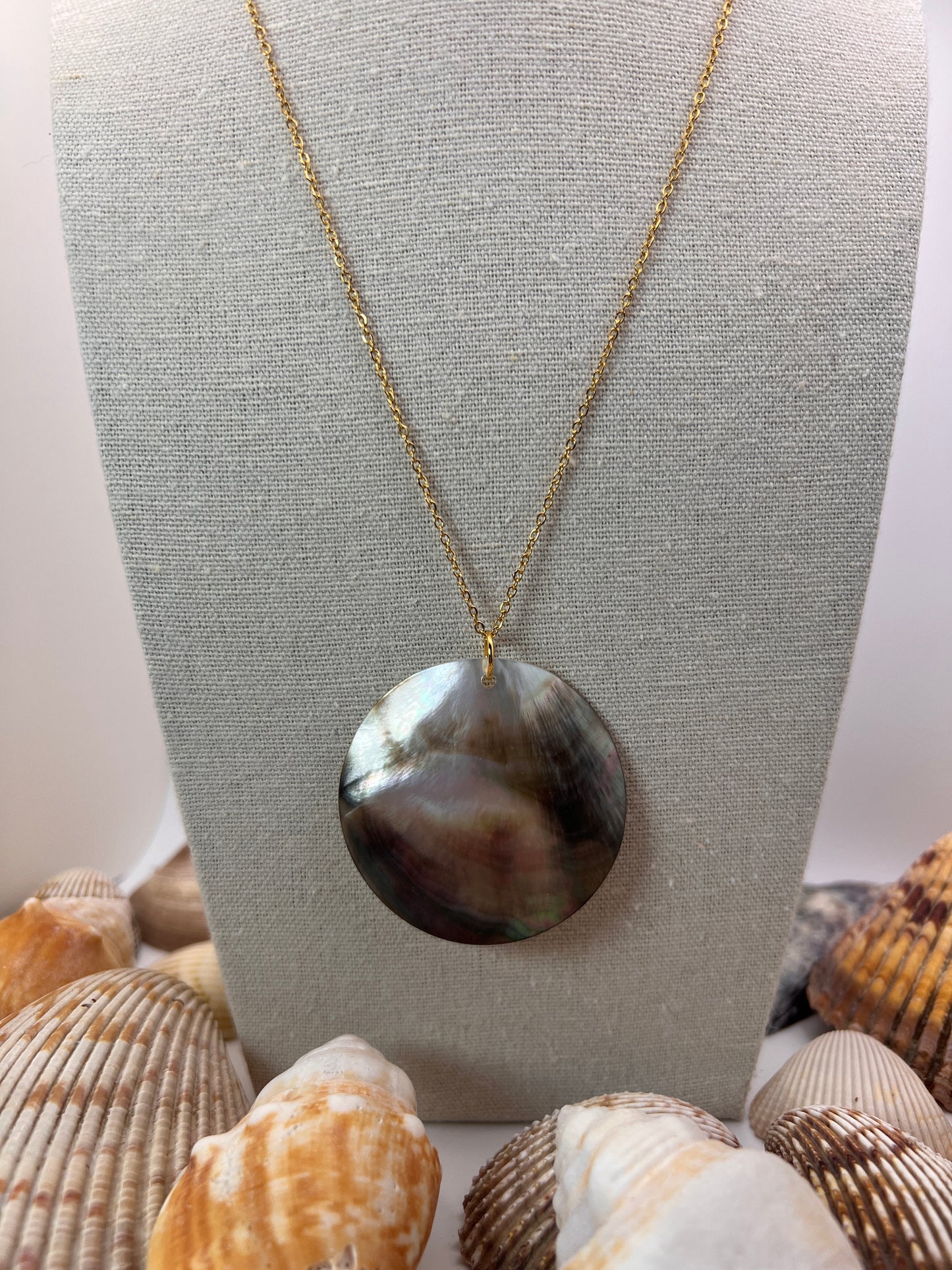 Round Shell Necklace